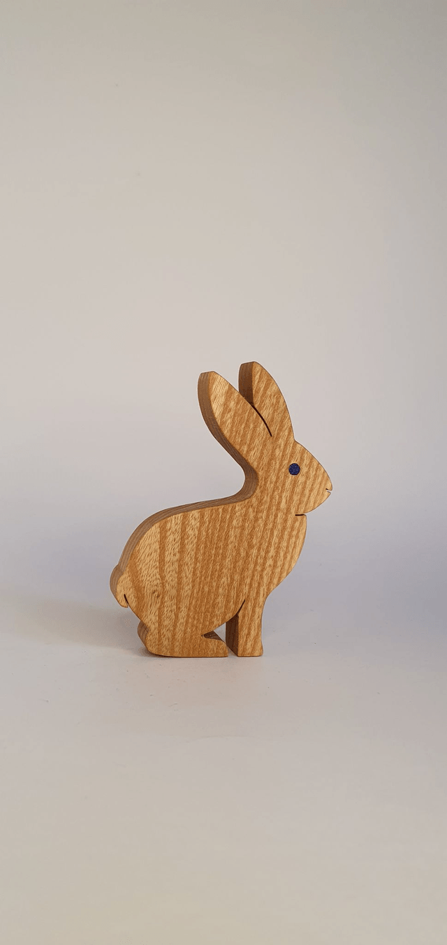 Lapin décoratif en bois de frêne et cuir bleu