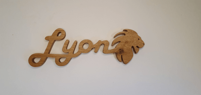"Lyon" - tête de lion - lettrage décoratif en bois de chêne