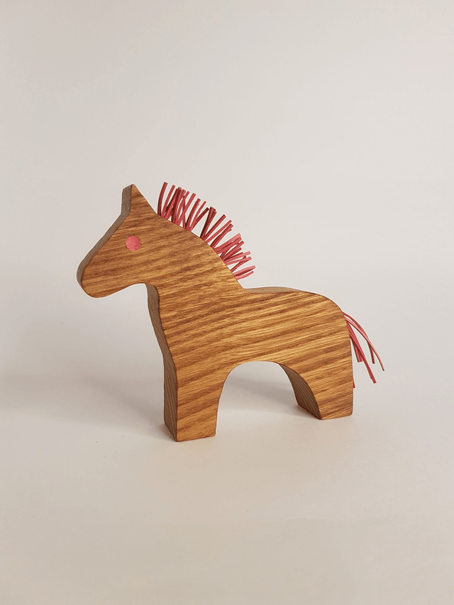 Cheval décoratif en bois de chêne et cuir rose