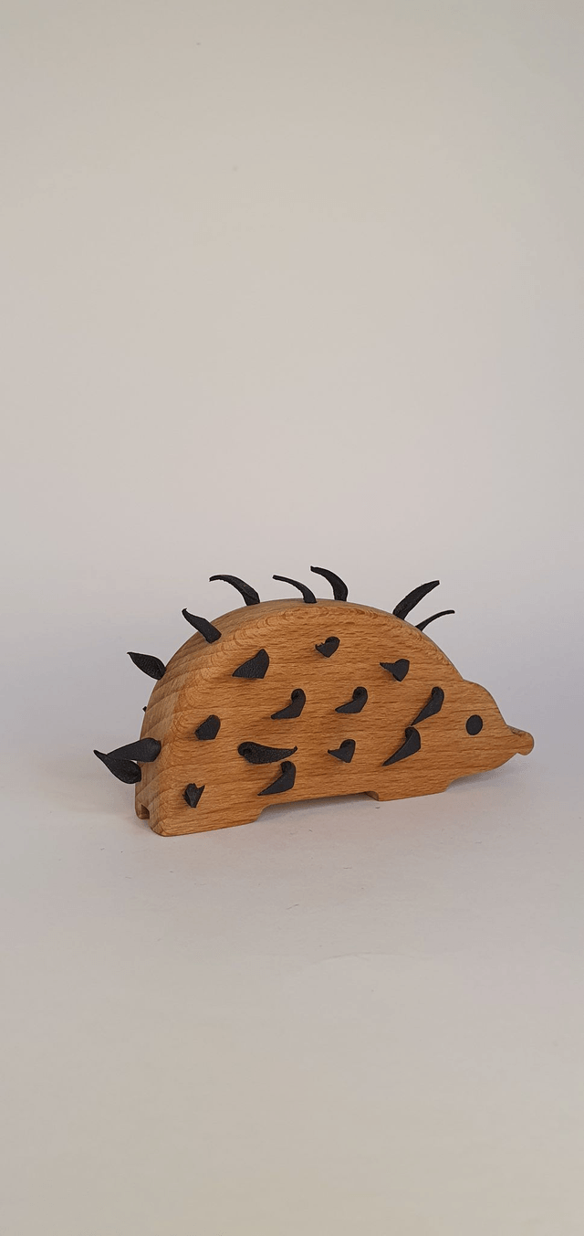 Hérisson décoratif en bois de hêtre et cuir noir