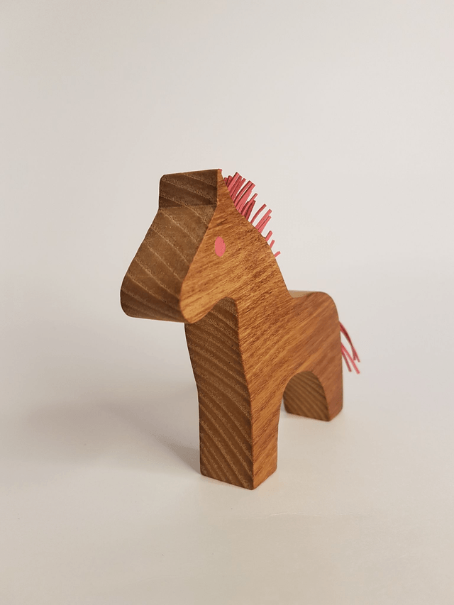 Cheval décoratif en bois de chêne et cuir rose