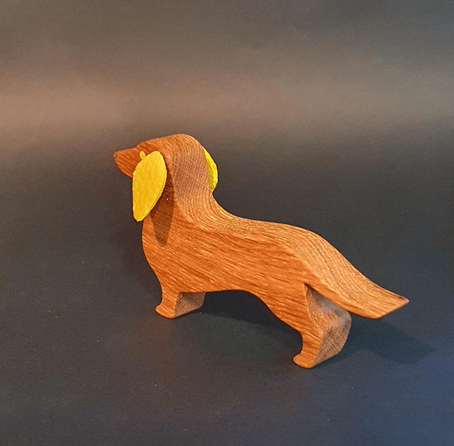 Teckel décoratif en bois et cuir jaune 
