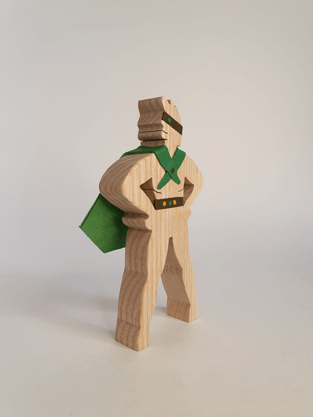 Super-Héros décoratif en bois de frêne et cuir Vert