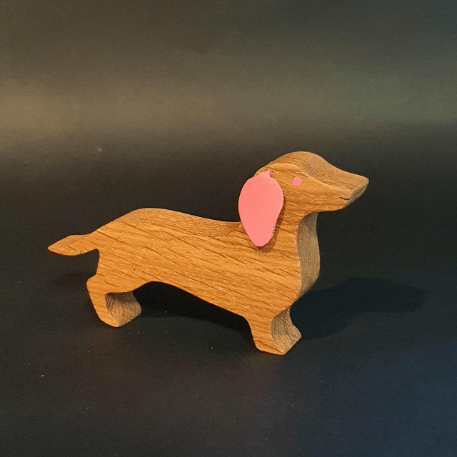 Teckel décoratif en bois et cuir rose