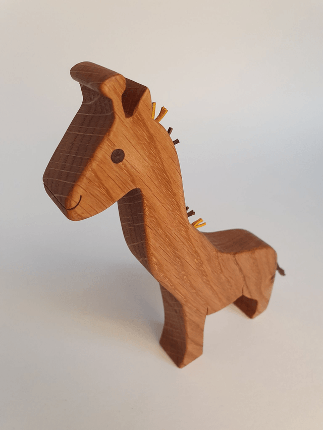 Girafe décorative en bois de chêne