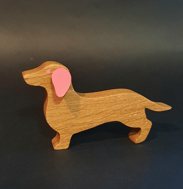 Teckel décoratif en bois et cuir rose