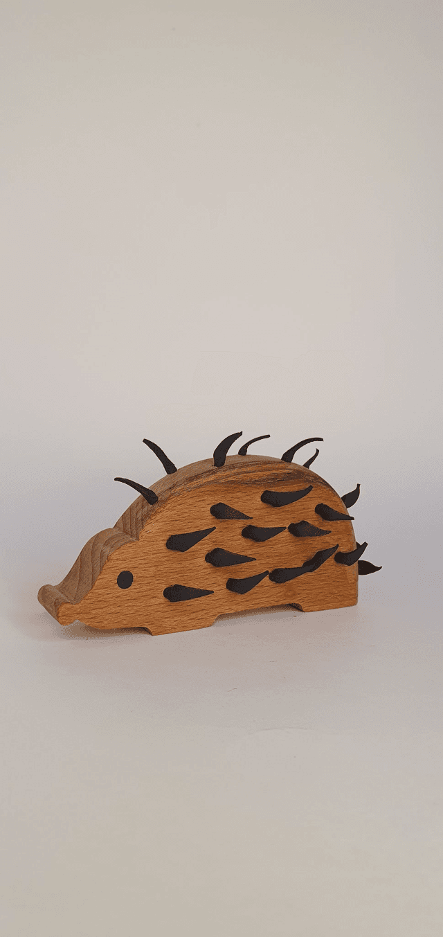 Hérisson décoratif en bois de hêtre et cuir noir